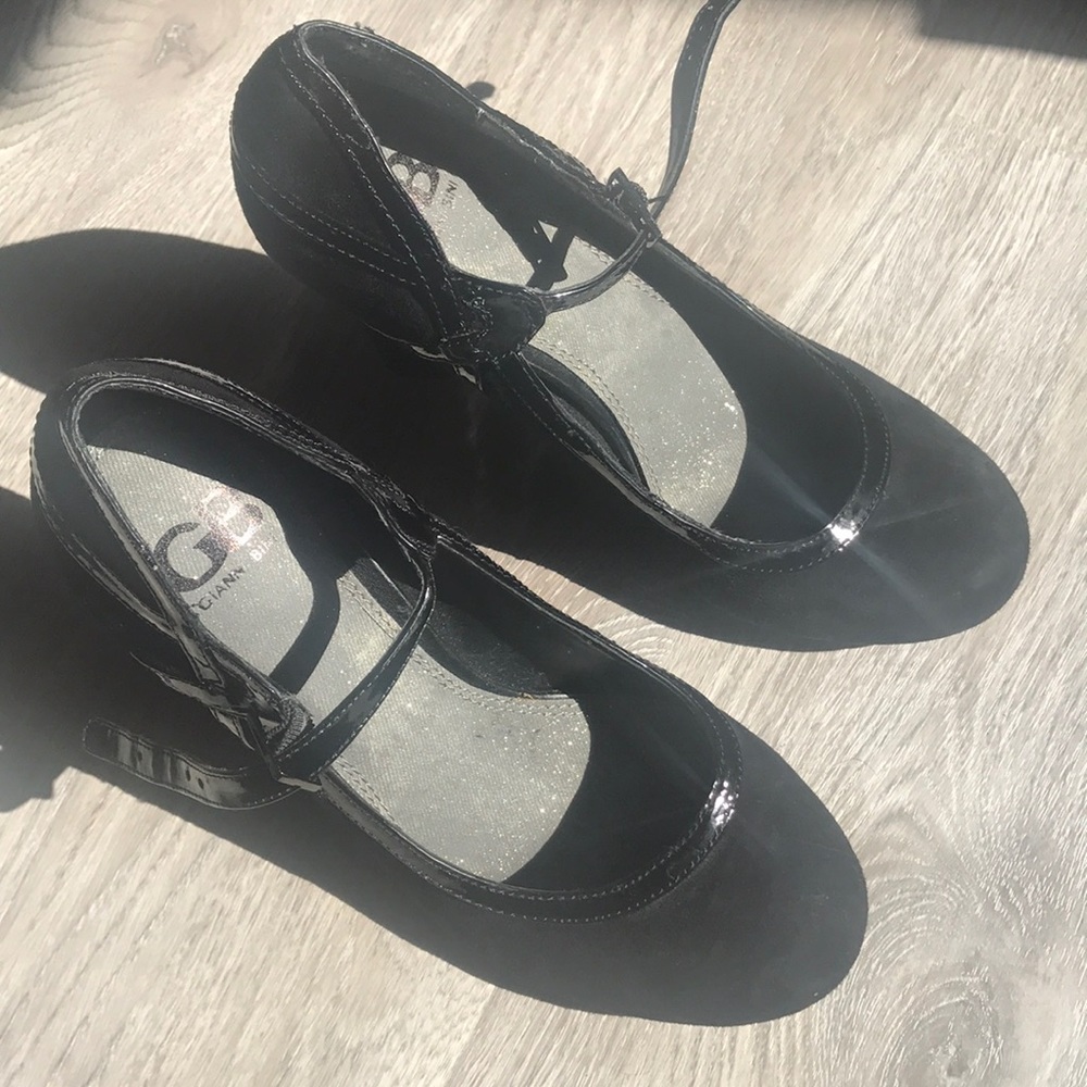 NEW Black suede round toe Gianni bini heels.